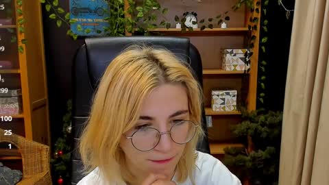 Snapshot of moon13152 chatting on 4, 1, 2025 Katrin online show from 4, 1, 2025