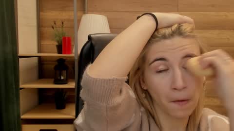 Snapshot of moon13152 chatting on 8, 1, 2025 Katrin online show from 8, 1, 2025