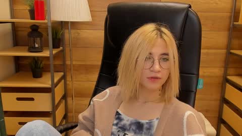 Snapshot of moon13152 chatting on 9, 1, 2025 Katrin online show from 9, 1, 2025