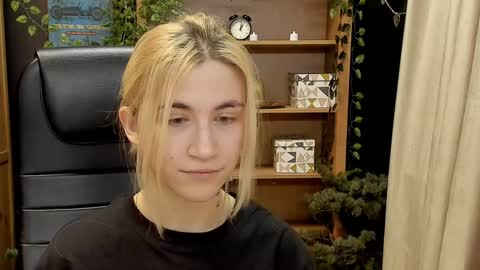 Snapshot of moon13152 chatting on 19, 1, 2025 Katrin online show from 19, 1, 2025