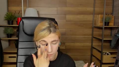 Snapshot of moon13152 chatting on 23, 1, 2025 Katrin online show from 23, 1, 2025