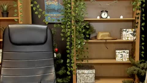 Snapshot of moon13152 chatting on 25, 1, 2025 Katrin online show from 25, 1, 2025