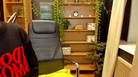 Snapshot of moon13152 chatting on 2, 2, 2025 Katrin online show from 2, 2, 2025