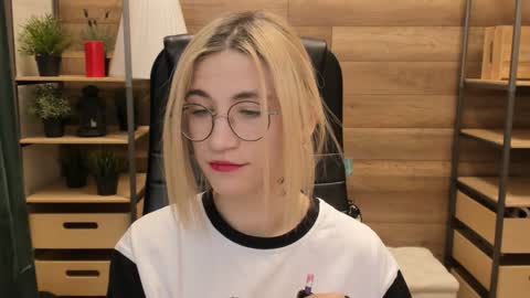 Snapshot of moon13152 chatting on 3, 2, 2025 Katrin online show from 3, 2, 2025