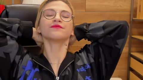 Snapshot of moon13152 chatting on 12, 2, 2025 Katrin online show from 12, 2, 2025