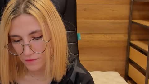 Snapshot of moon13152 chatting on 13, 2, 2025 Katrin online show from 13, 2, 2025