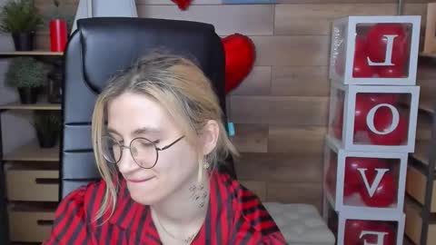 Snapshot of moon13152 chatting on 18, 2, 2025 Katrin online show from 18, 2, 2025