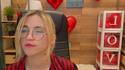 Snapshot of moon13152 chatting on 19, 2, 2025 Katrin online show from 19, 2, 2025