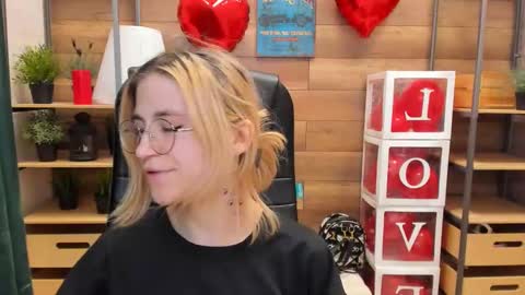 Snapshot of moon13152 chatting on 22, 2, 2025 Katrin online show from 22, 2, 2025