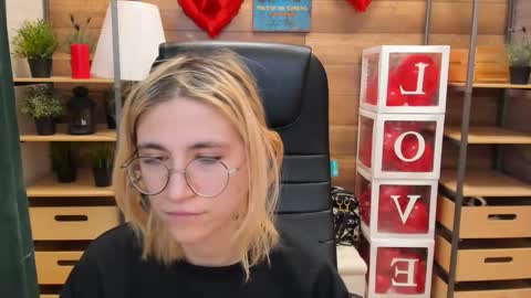 Snapshot of moon13152 chatting on 22, 2, 2025 Katrin online show from 22, 2, 2025