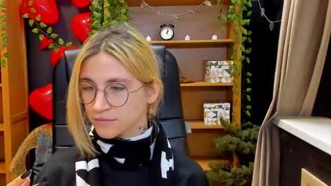 Snapshot of moon13152 chatting on 23, 2, 2025 Katrin online show from 23, 2, 2025