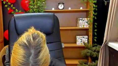 Snapshot of moon13152 chatting on 24, 2, 2025 Katrin online show from 24, 2, 2025