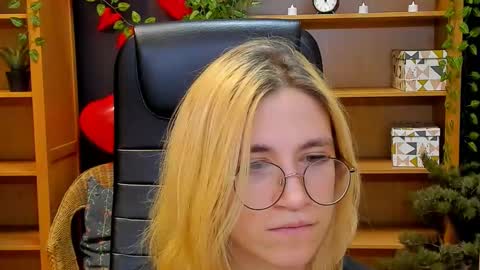 Snapshot of moon13152 chatting on 24, 2, 2025 Katrin online show from 24, 2, 2025