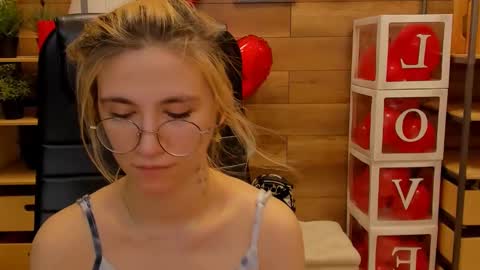 Snapshot of moon13152 chatting on 24, 2, 2025 Katrin online show from 24, 2, 2025