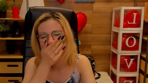 Snapshot of moon13152 chatting on 25, 2, 2025 Katrin online show from 25, 2, 2025