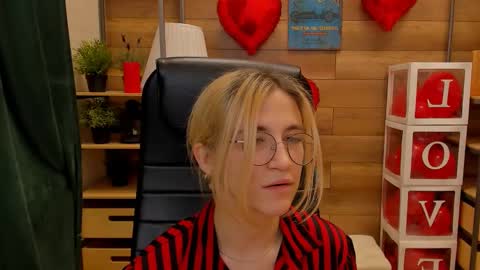 Snapshot of moon13152 chatting on 25, 2, 2025 Katrin online show from 25, 2, 2025