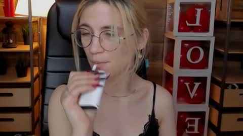 Snapshot of moon13152 chatting on 28, 2, 2025 Katrin online show from 28, 2, 2025