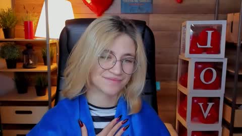 Snapshot of moon13152 chatting on 2, 3, 2025 Katrin online show from 2, 3, 2025