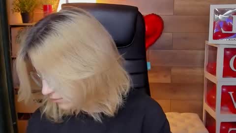 Snapshot of moon13152 chatting on 7, 3, 2025 Katrin online show from 7, 3, 2025