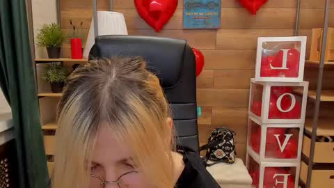 Snapshot of moon13152 chatting on 8, 3, 2025 Katrin online show from 8, 3, 2025