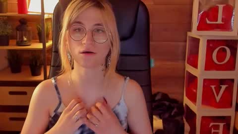 Snapshot of moon13152 chatting on 9, 3, 2025 Katrin online show from 9, 3, 2025