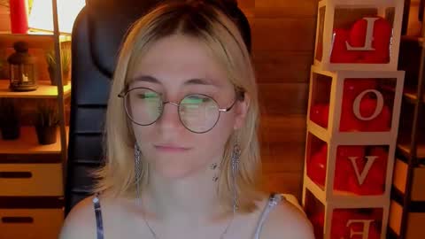 Snapshot of moon13152 chatting on 9, 3, 2025 Katrin online show from 9, 3, 2025