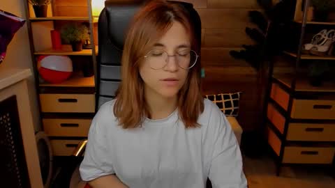 Snapshot of moon13152 chatting on 11, 9, 2025 Katrin online show from 11, 9, 2025