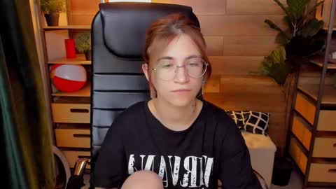 Snapshot of moon13152 chatting on 18, 9, 2025 Katrin online show from 18, 9, 2025