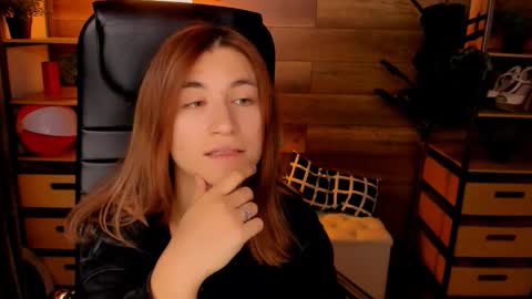 Snapshot of moon13152 chatting on 1, 10, 2025 Katrin online show from 1, 10, 2025