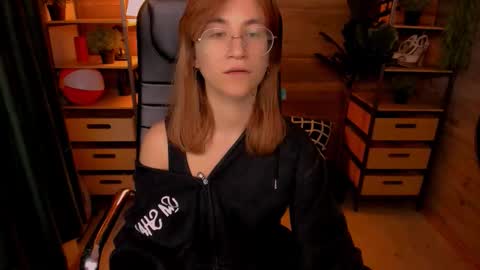 Snapshot of moon13152 chatting on 7, 10, 2025 Katrin online show from 7, 10, 2025