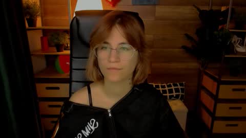 Snapshot of moon13152 chatting on 16, 10, 2025 Katrin online show from 16, 10, 2025