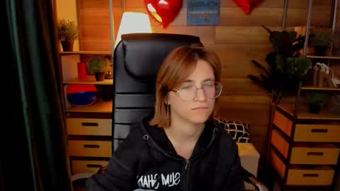 Snapshot of moon13152 chatting on 23, 10, 2025 Katrin online show from 23, 10, 2025