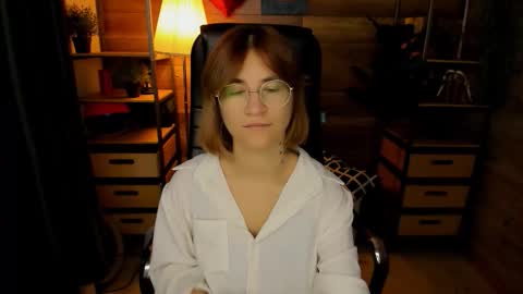 Snapshot of moon13152 chatting on 27, 10, 2025 Katrin online show from 27, 10, 2025