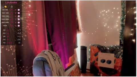 Snapshot of moon__girl chatting on 8, 12, 2024 Roxy online show from 8, 12, 2024