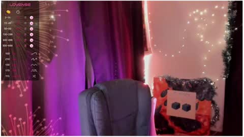 Snapshot of moon__girl chatting on 20, 12, 2024 Roxy online show from 20, 12, 2024