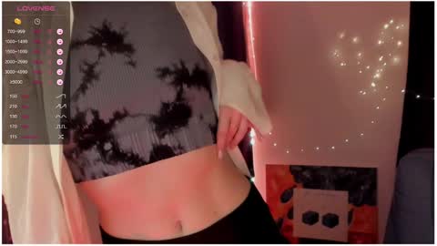 Snapshot of moon__girl chatting on 22, 1, 2025 Roxy online show from 22, 1, 2025