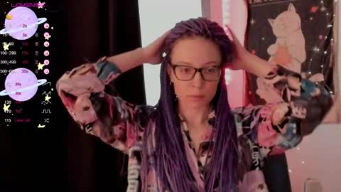 Snapshot of moon__girl chatting on 5, 10, 2025 Roxy online show from 5, 10, 2025