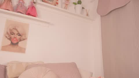 Snapshot of moon_angels chatting on 15, 6, 2026 Angels online show from 15, 6, 2026