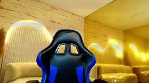 Snapshot of moon_red_r chatting on 17, 6, 2026 Moon online show from 17, 6, 2026
