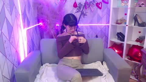 Snapshot of mooncharlotte chatting on 2, 10, 2025 Charlotte online show from 2, 10, 2025