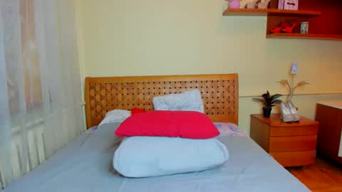 Snapshot of mooneclipce chatting on 27, 10, 2025 Lena online show from 27, 10, 2025