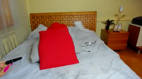 Snapshot of mooneclipce chatting on 9, 11, 2025 Lena online show from 9, 11, 2025