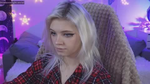 Snapshot of moonlight_mia chatting on 15, 12, 2024 Mia   online show from 15, 12, 2024