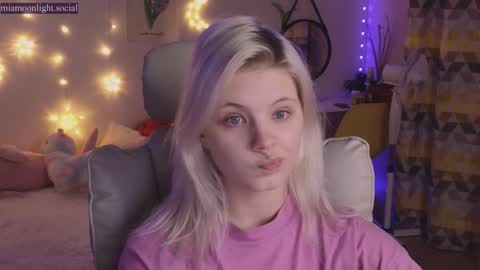 Snapshot of moonlight_mia chatting on 24, 12, 2024 Mia   online show from 24, 12, 2024