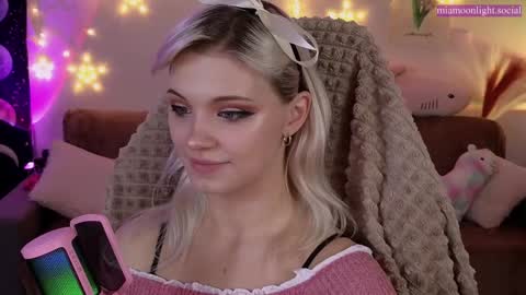 Snapshot of moonlight_mia chatting on 15, 1, 2025 Mia   online show from 15, 1, 2025