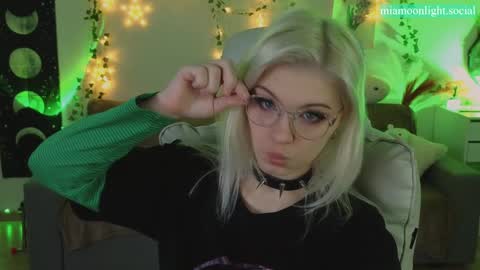 Snapshot of moonlight_mia chatting on 22, 1, 2025 Mia   online show from 22, 1, 2025