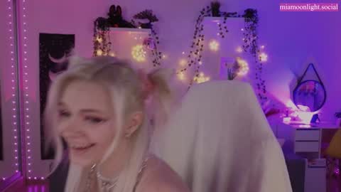 Snapshot of moonlight_mia chatting on 24, 1, 2025 Mia   online show from 24, 1, 2025