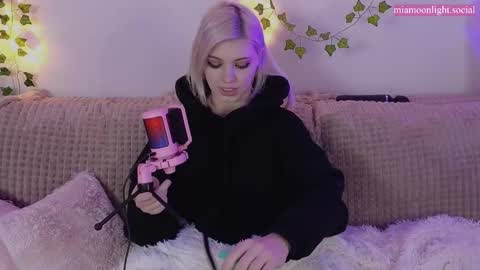 Snapshot of moonlight_mia chatting on 16, 2, 2025 Mia   online show from 16, 2, 2025