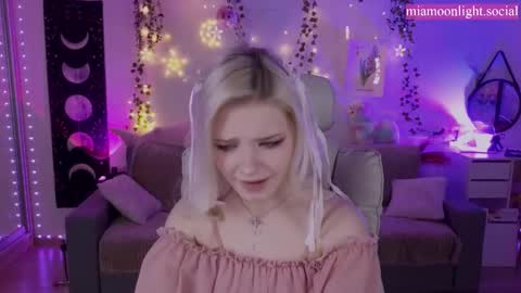 Snapshot of moonlight_mia chatting on 8, 3, 2025 Mia   online show from 8, 3, 2025