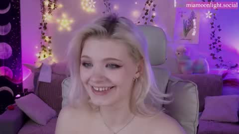 Snapshot of moonlight_mia chatting on 8, 3, 2025 Mia   online show from 8, 3, 2025